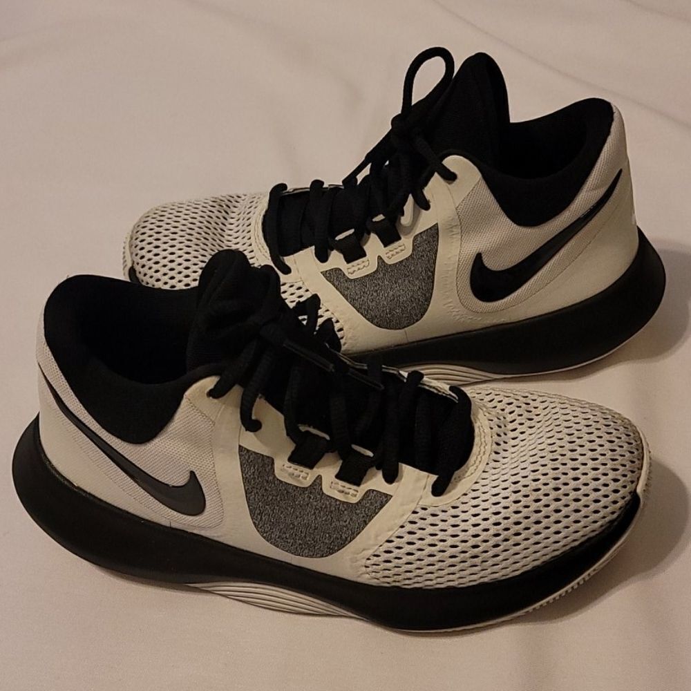 Nike precision two Sneakers sizes 6‎